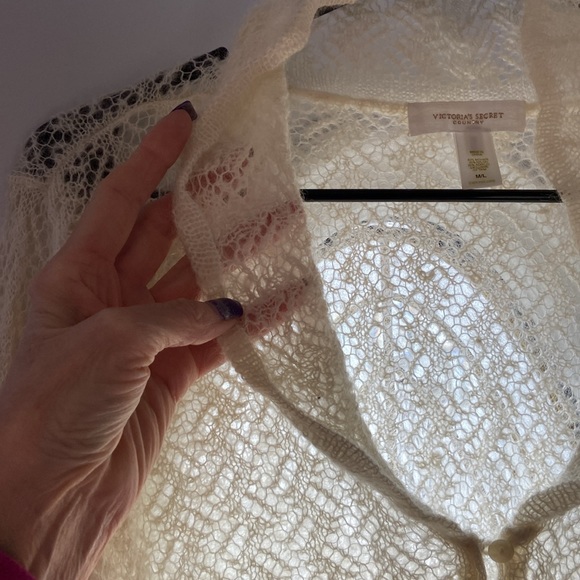 M/L VICTORIA SECRET SWEATER - Picture 5 of 9